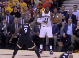 LeBron James joue avec Serge Ibaka puis claque le 3 points