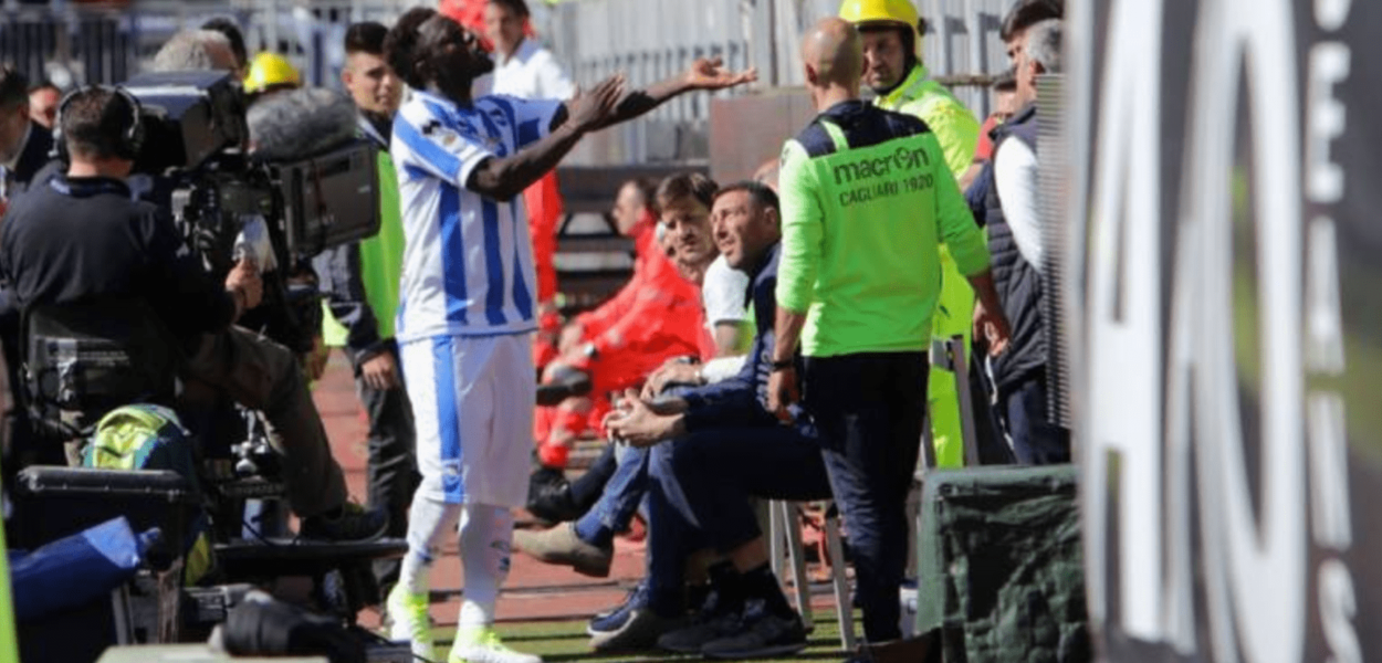Muntari donne son maillot à un jeune supporter qui venait de l’insulter