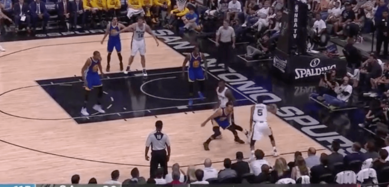 Stephen Curry n’oublie pas l’action de Dewayne Dedmon