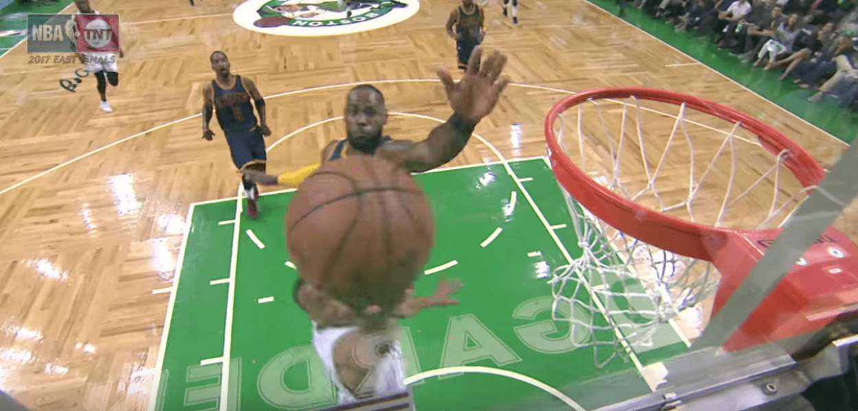 chase-down Block de LeBron James contre les Celtics