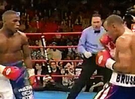 33-0 - Quand Floyd Mayweather tapait la discute avec le commentateur en plein combat