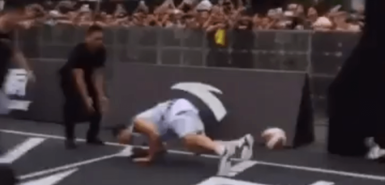 Klay Thompson tente un dunk à 360°, se rate et tombe…