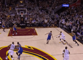 Le buzzer beater fou de Kyrie Irving à la mi-temps du Game 3