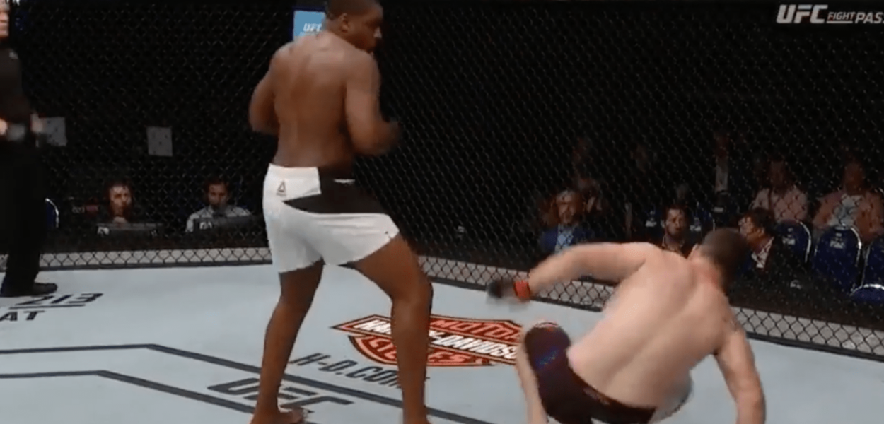 UFC Singapour - Cyril Asker chute par TKO contre Walt Harris