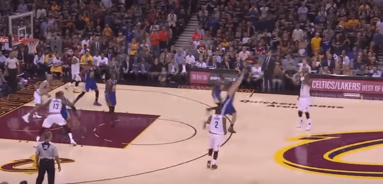 Le trois points très lointain de JR Smith au buzzer