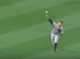 Aaron Judge envoie une bombe de 157km/h à la main