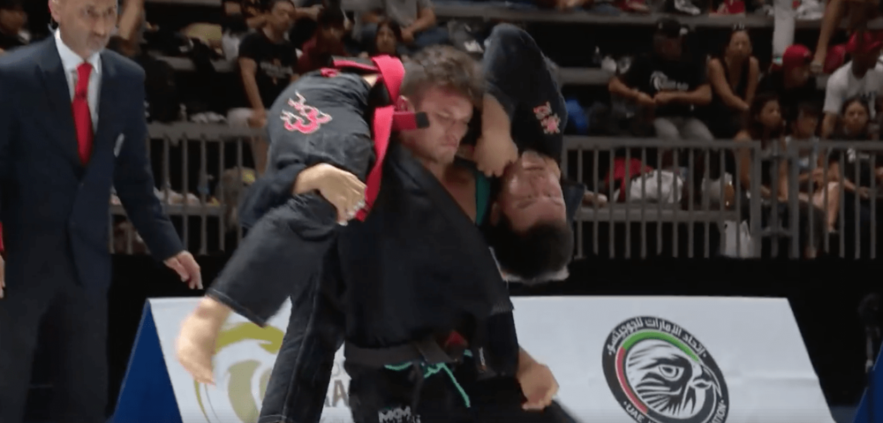 Alexandre Vieira s’impose avec une soumission complètement folle