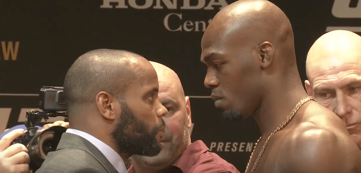 La tension monte entre Jon Jones et Daniel Cormier lors de la Conférence de Presse