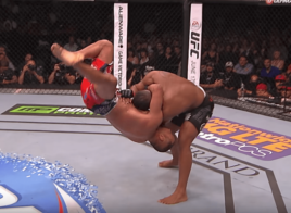 Quand Daniel Cormier jouait avec un Dan Henderson façon pantin désarticulé