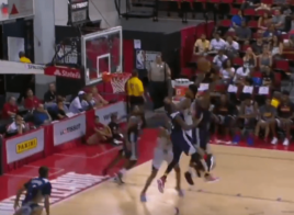 John Collins fracasse le cercle en Summer League