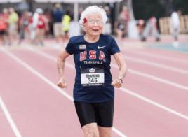 Julia Hawkins bat le record du monde du 100m pour une femme de plus