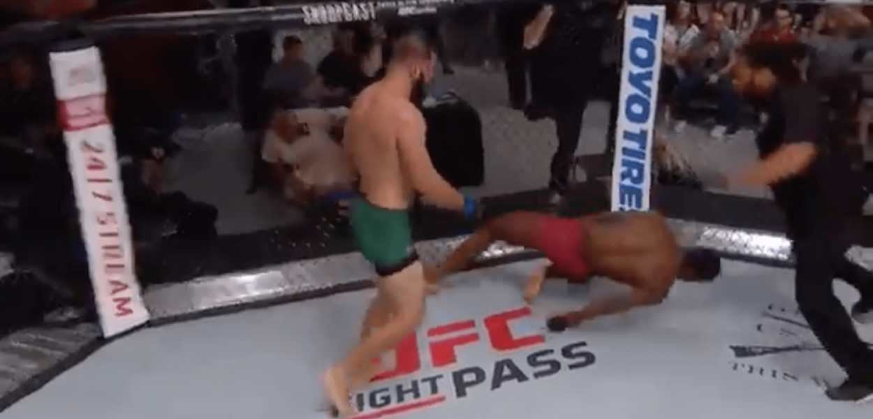 Julian Marquez termine son adversaire avec un headkick et signe à l’UFC