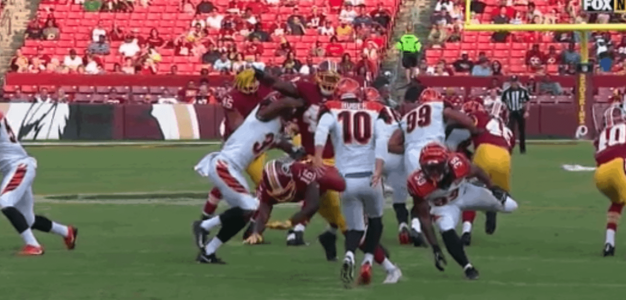 Le punter des Bengals claque le move de l’année contre les Redskins