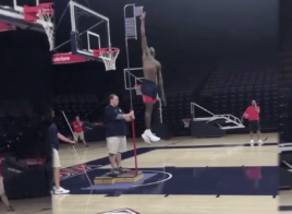 DeAndre Ayton énorme espoir - 19 ans, 2m16 et détente d’1m10