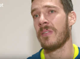 Les larmes de Goran Dragic en recevant le maillot de Petrovic