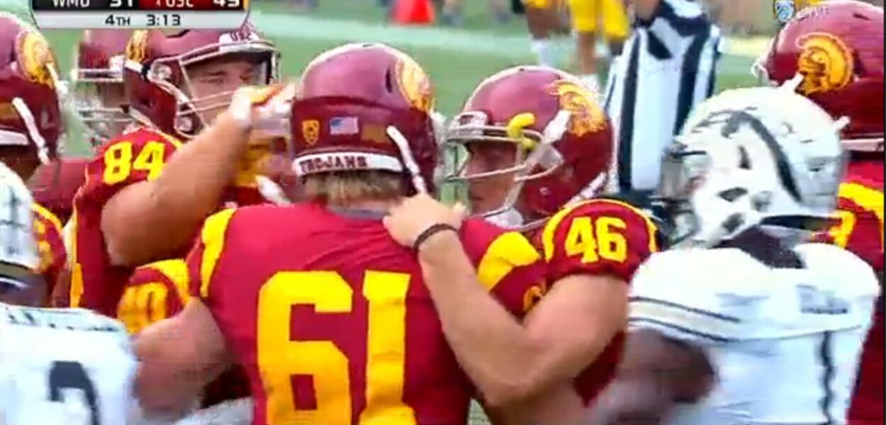 Aveugle depuis ses 12 ans, Jake Olson réussit le snap avec USC