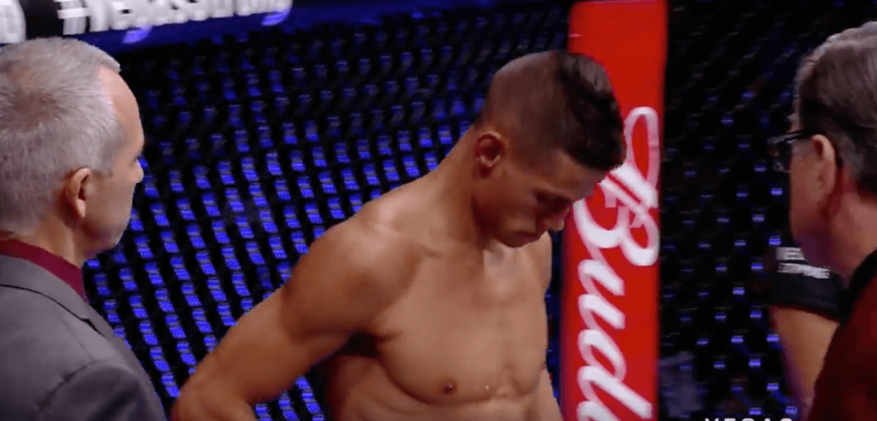 Cody Stamann fait tomber Tom Duquesnoy !