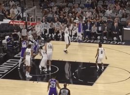 De’Aaron Fox célèbre son trois-points avant qu’il ne rentre
