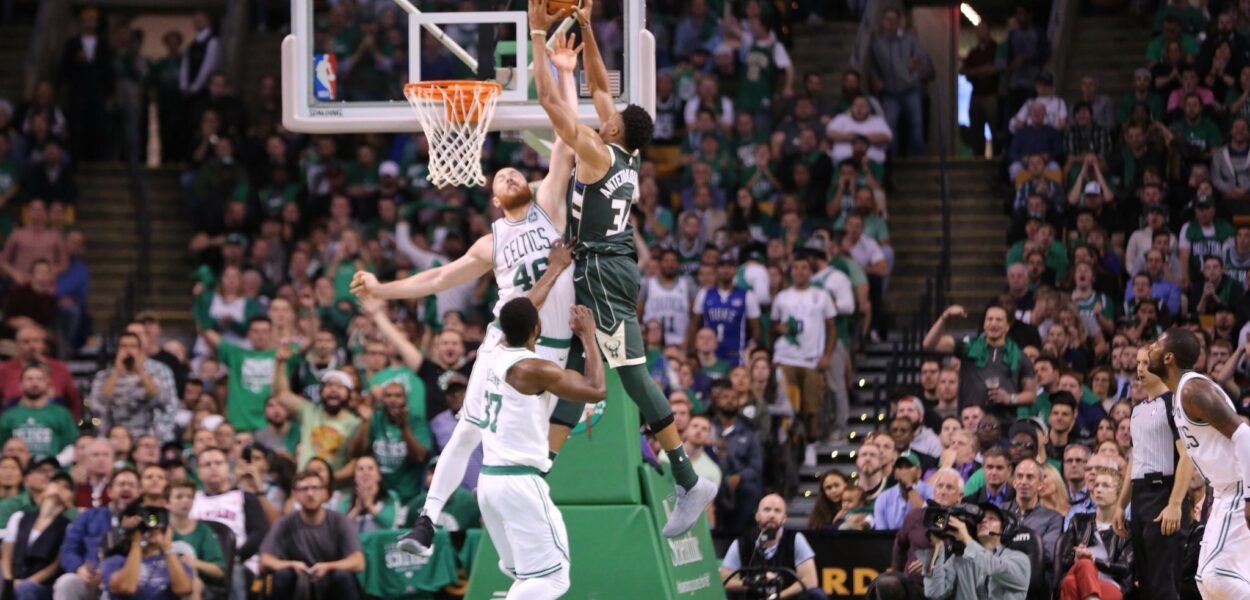 Giannis Antetokounmpo démonte les Celtics pour leurs débuts à domicile