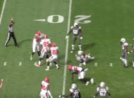 Pour sa première action en carrière, Myles Garrett réussit le sack