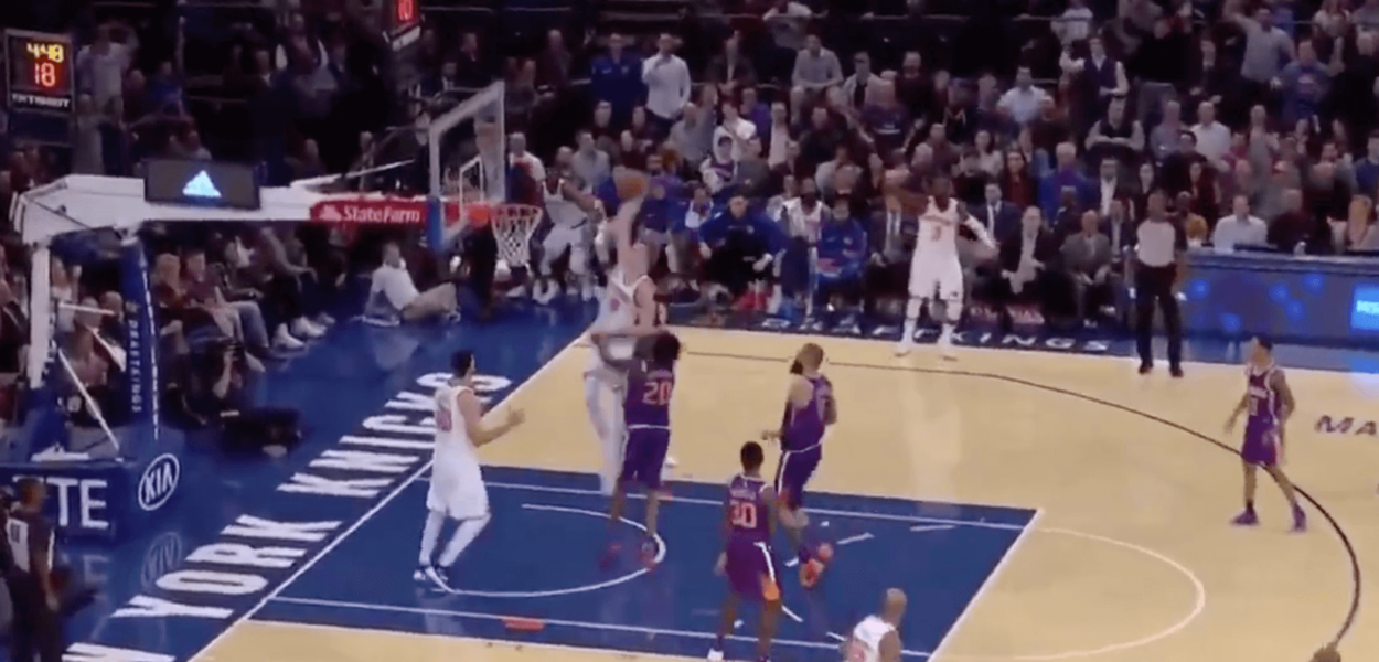Kristaps Porzingis contre dunk