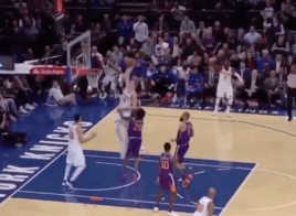 Kristaps Porzingis contre dunk