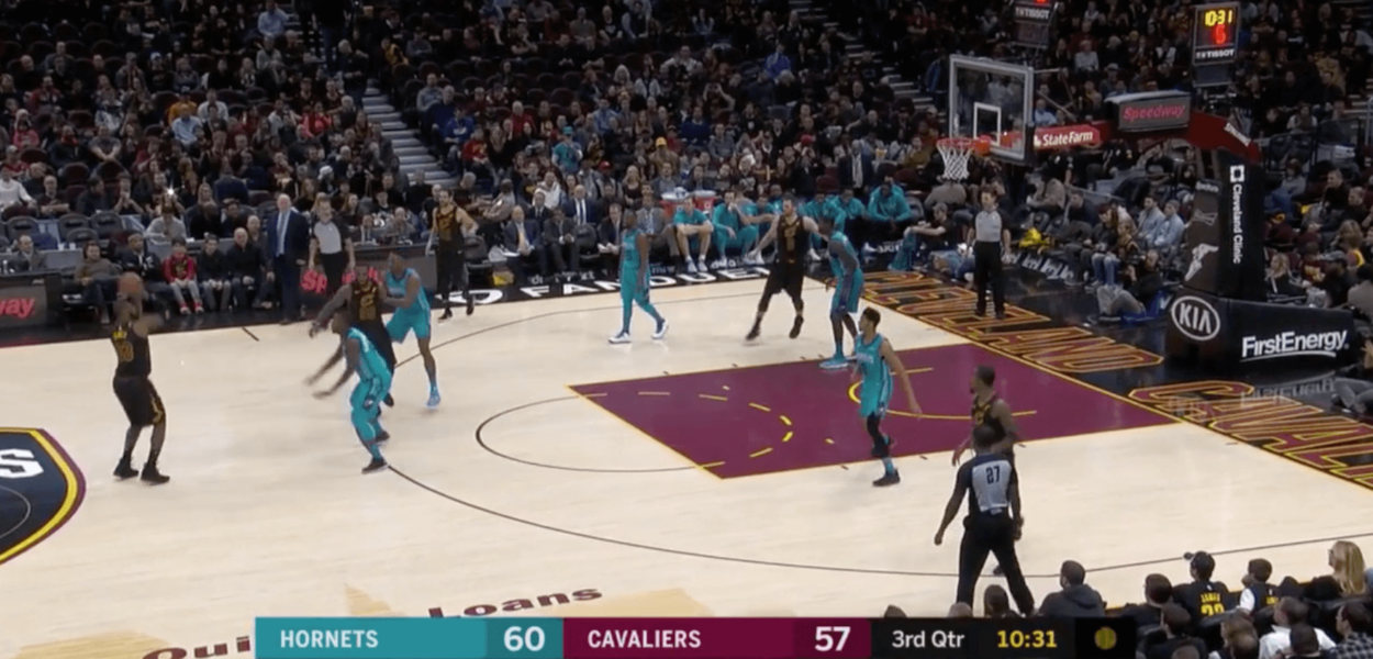 trois points LeBron Hornets
