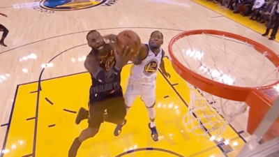 Kevin Durant LeBron James bloc Christmas