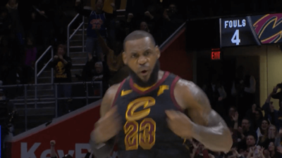 trois points trashtalk LeBron James 15s buzzer