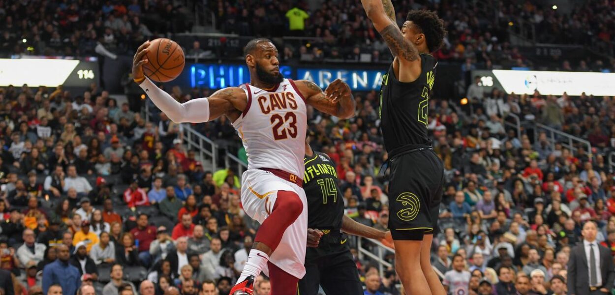 LeBron James Hawks Cavaliers