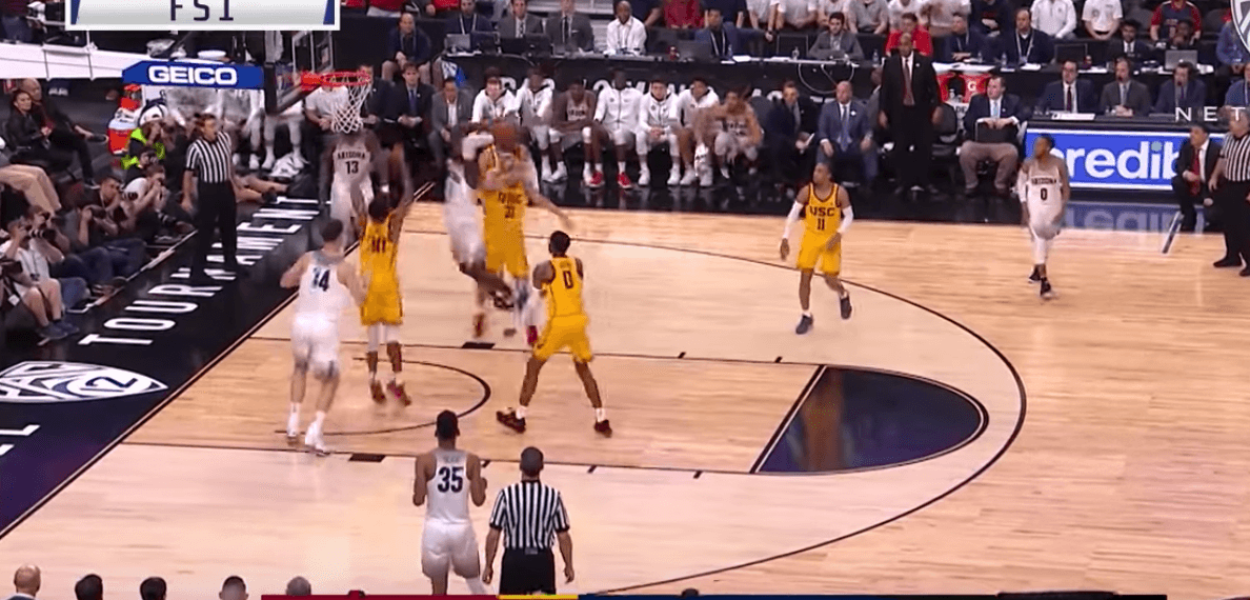 Rawle Alkins claque le très gros dunk pour mettre le feu contre USC