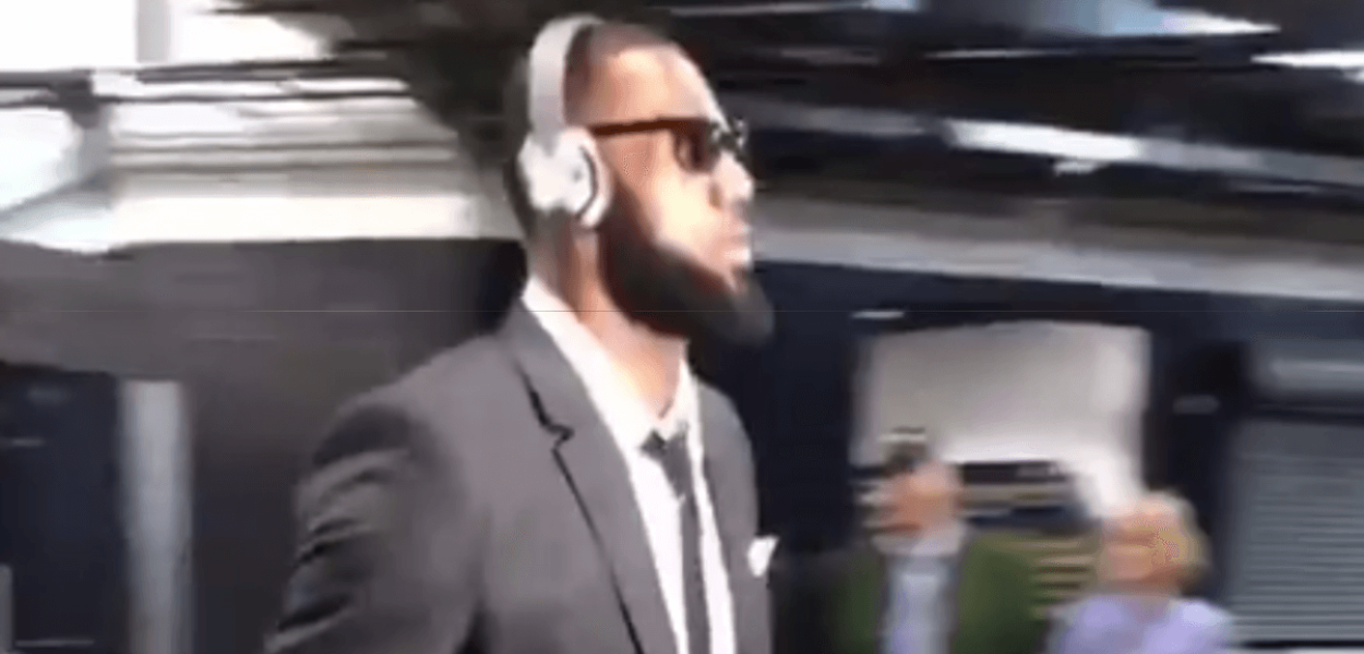 En mode Men in Black, les Cavs débarquent en noir pour le Game 4