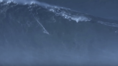 Rodrigo Koxa ride la vague la plus grande du monde !