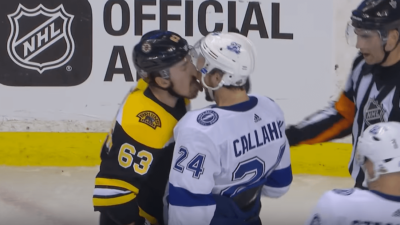 Brad Marchand a encore léché un joueur