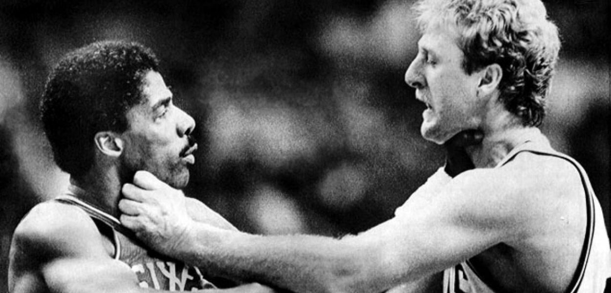 La baston de légende entre Larry Bird et Julius Erving