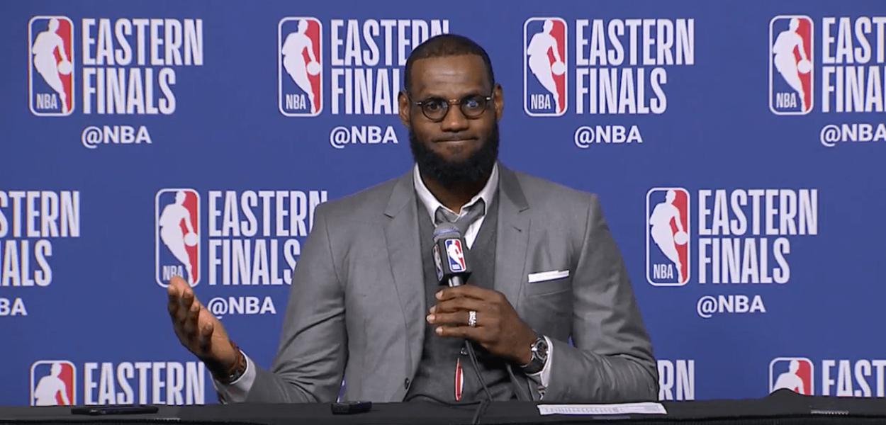 Une journaliste demande à LeBron ce qui n’a pas été dans le 4e quart