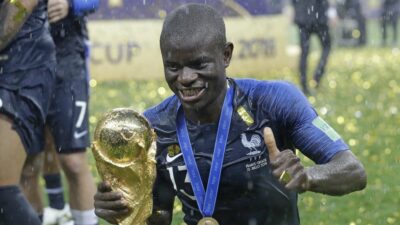 Nzonzi a apporté la Coupe à un N’Golo Kanté trop timide pour la demander