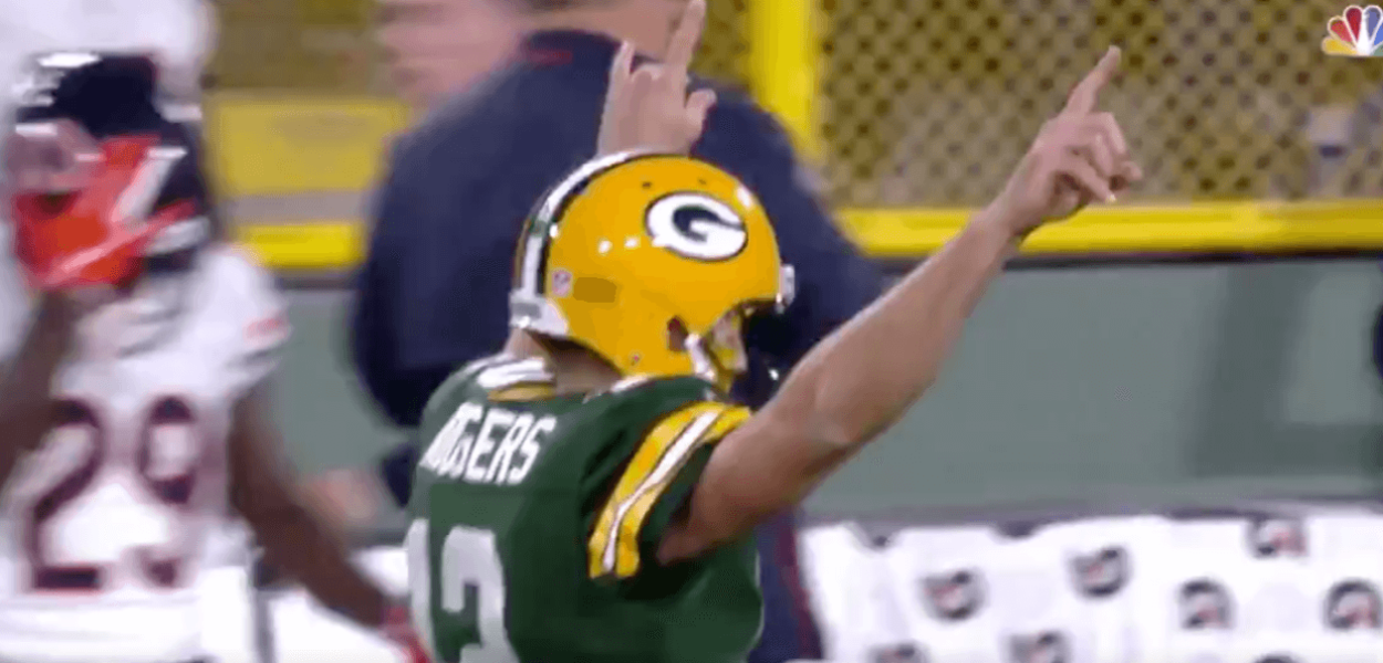 Sur une jambe, Aaron Rodgers terrasse les Bears