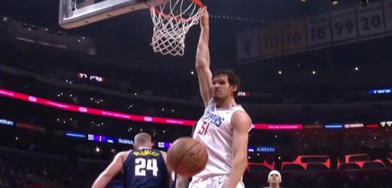 Boban Marjanovic claque le poster sans sauter, casse le panier