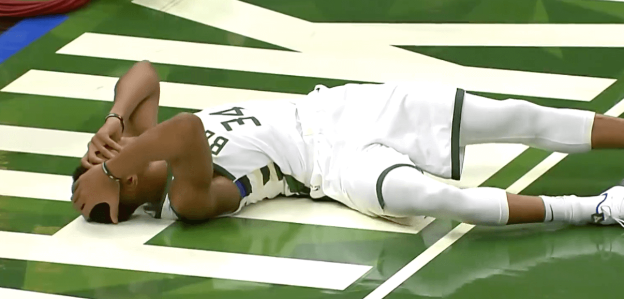 Giannis Antetokounmpo Bucks elbow