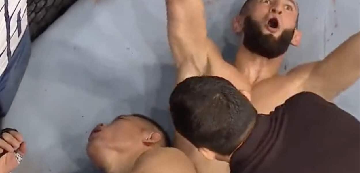Khamzat Chimaev Li Jingliang UFC 267 soumission