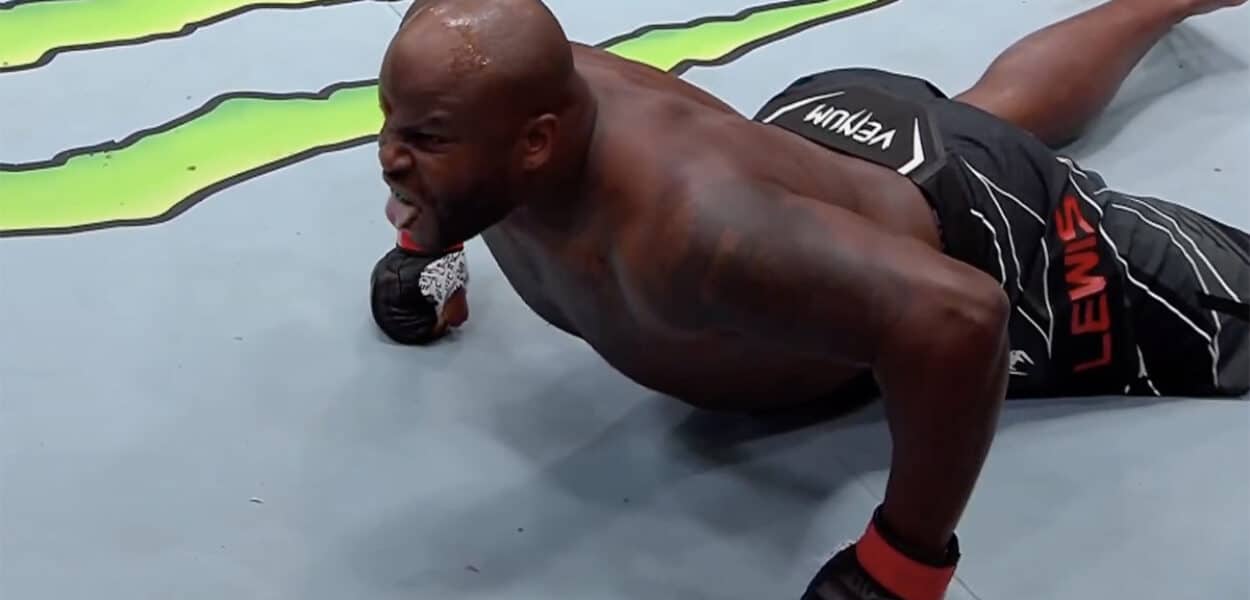 Derrick Lewis KO Chris Daukaus