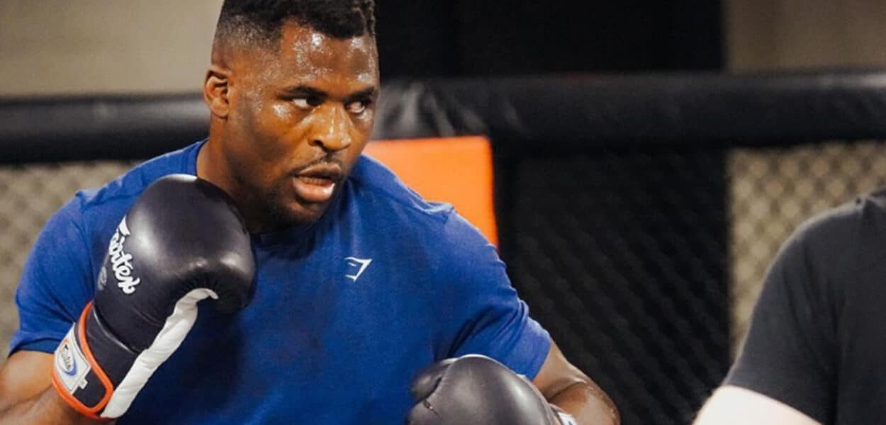 Francis Ngannou promet de stopper la "hype" Ciryl Gane