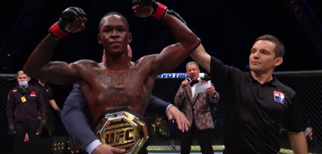 Israel Adesanya avant Robert Whittaker