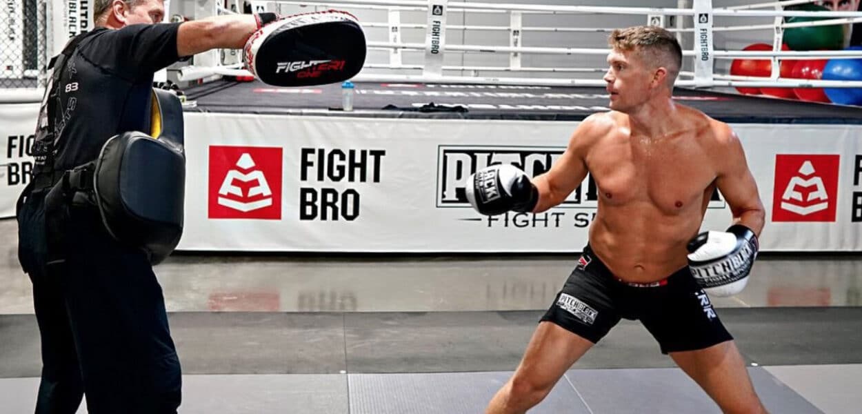 Stephen Thompson vise deux adversaires avril