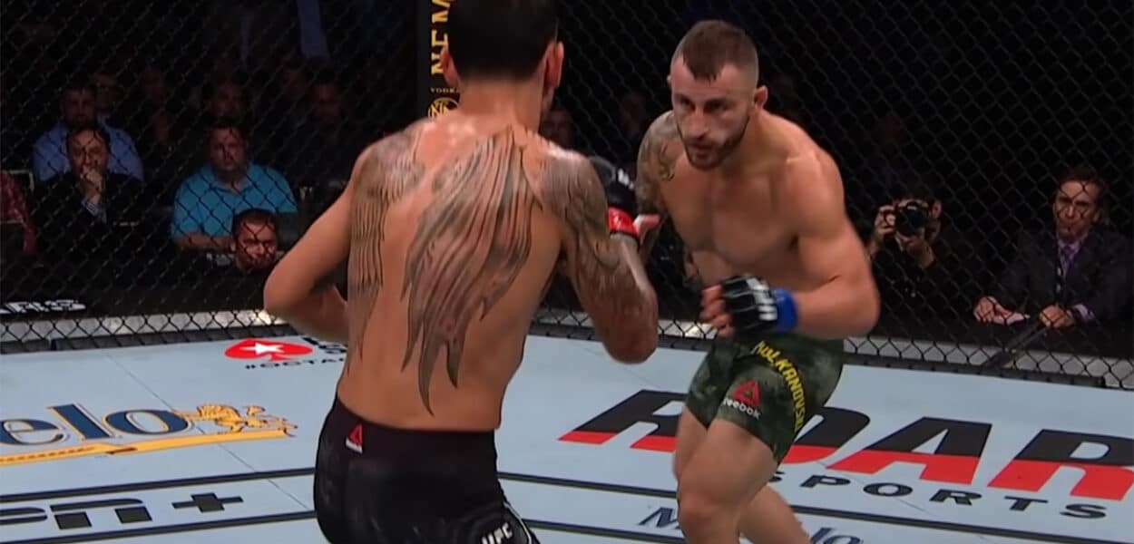 volkanovski holloway 3 différent