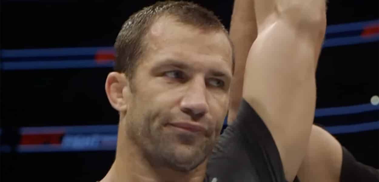 Luke Rockhold battre Israel Adesanya